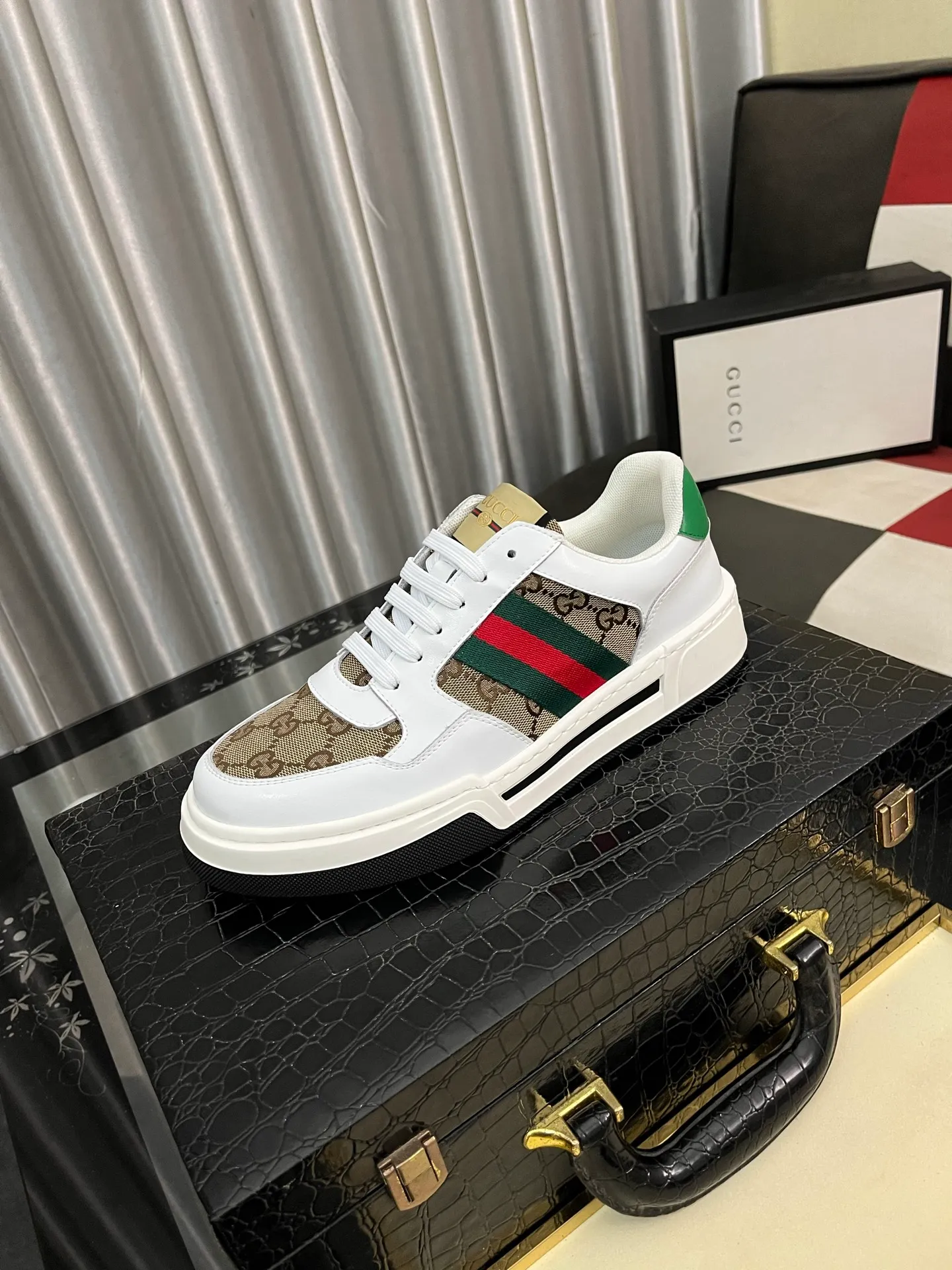Men's Men's Shoes💰420⌚️⌚️【GUCCI】Gucci men's latest white shoe series casual shoes! The official website is built 1:1. Upper: Made of imported cowhide, with electric embroidery ➕Inner lining: Made of high-quality first-layer pigskin, soft and comfortable. Picky material selection and exquisite workmanship give you the best enjoyment. Size: 38-443️⃣Colors available